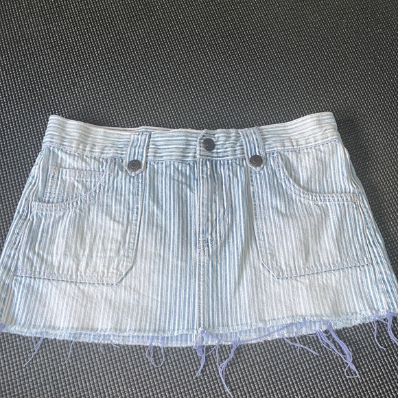 Hollister Dresses & Skirts - Hollister distressed engineer style striped mini Jean skirt 100% cotton size 5